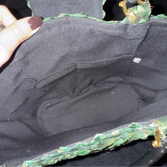 Elegant Green Woven Tote with Wooden Pineapple Detail - Picture 3 of 5